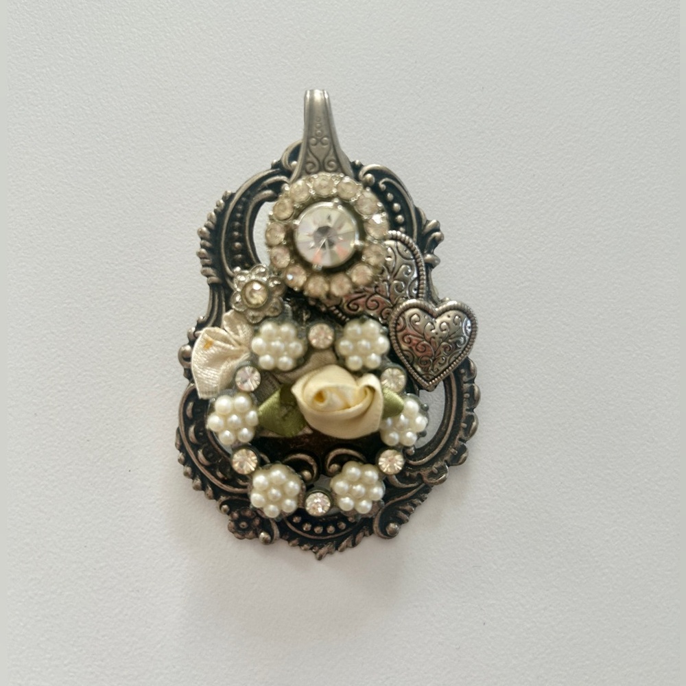 Vintage Style Silver Brooch or Pendant with Pearls and Floral Design